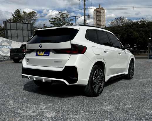 BMW-X1-2024