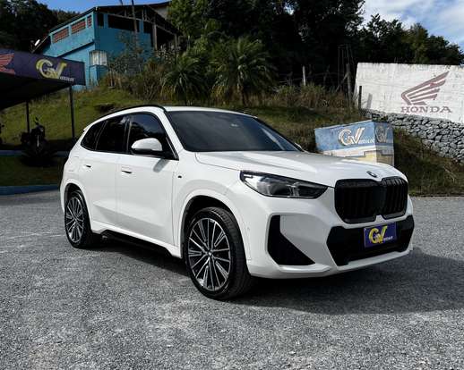 BMW-X1-2024