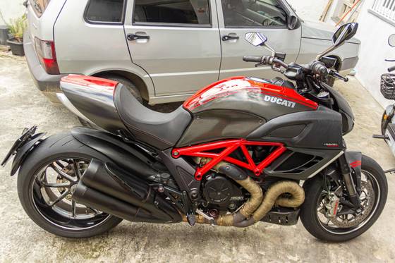 DUCATI DIAVEL CARBON 