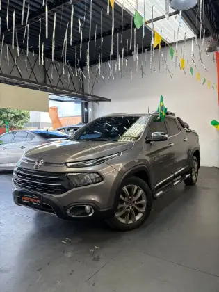 FIAT TORO 2.0 16V TURBO DIESEL RANCH 4WD AT9 FIAT TORO 2.0 16V TURBO DIESEL RANCH 4WD AT9