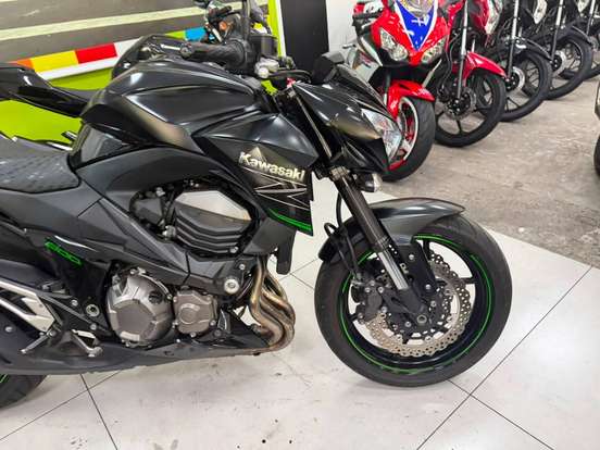 KAWASAKI-Z800-2013