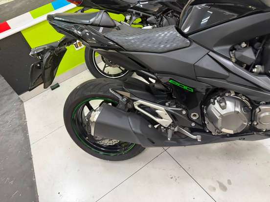 KAWASAKI-Z800-2013