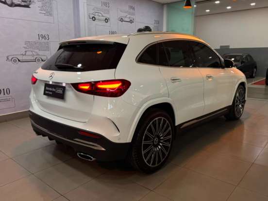 MERCEDES-BENZ-GLA 200-2025