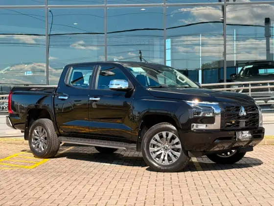 MITSUBISHI TRITON 2.4 BITURBO DIESEL CD HPE-S 4X4 AUTOMÁTICO MITSUBISHI TRITON 2.4 BITURBO DIESEL CD HPE-S 4X4 AUTOMÁTICO