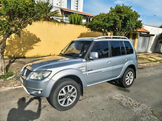 MITSUBISHI-PAJERO TR4-2.0 4X4 16V 140CV FLEX 4P AUTOMÁTICO MITSUBISHI-PAJERO TR4-2014