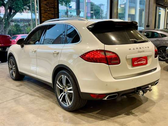 PORSCHE-CAYENNE-2011