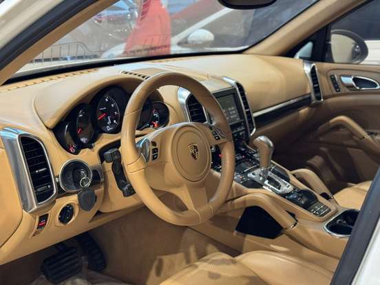 PORSCHE-CAYENNE-2011