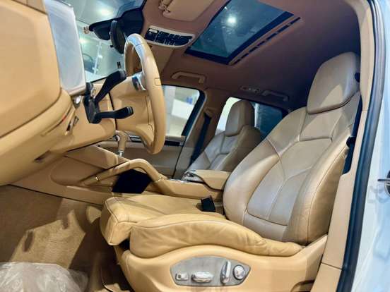 PORSCHE-CAYENNE-2011
