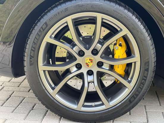 PORSCHE-CAYENNE-2019