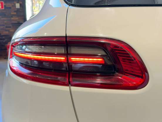 PORSCHE-MACAN-2014