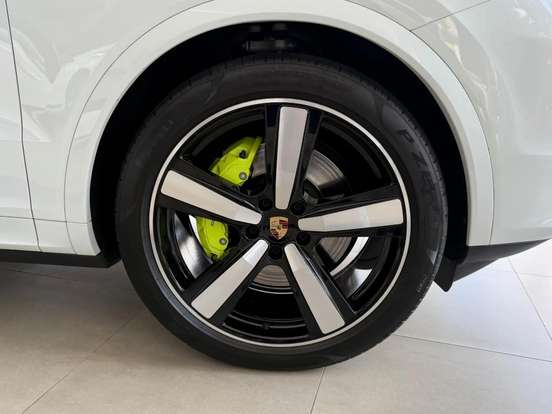 PORSCHE-CAYENNE-2024