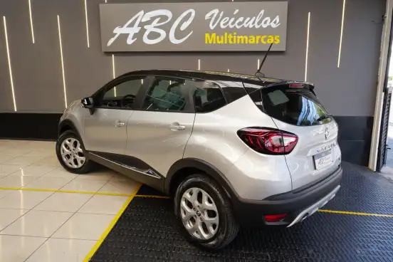 RENAULT-CAPTUR-2021