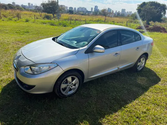 RENAULT FLUENCE 2.0 DYNAMIQUE 16V FLEX 4P MANUAL RENAULT FLUENCE 2.0 DYNAMIQUE 16V FLEX 4P MANUAL