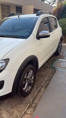 RENAULT-SANDERO-2015