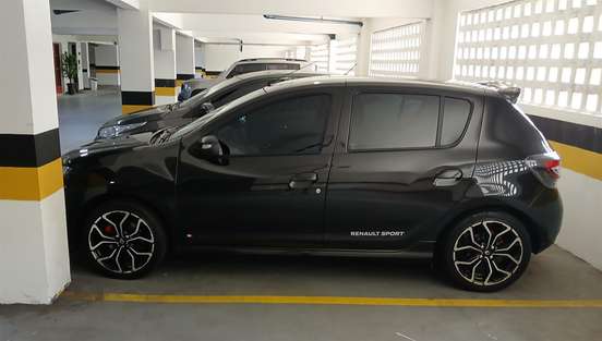 RENAULT-SANDERO-2021