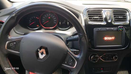 RENAULT-SANDERO-2021