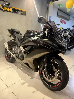 SUZUKI GSX-R750 SUZUKI GSX-R750