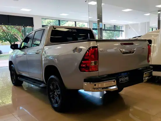 TOYOTA-HILUX-2.8 D-4D TURBO DIESEL CD SR 4X4 AUTOMÁTICO TOYOTA-HILUX-2025