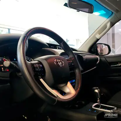 TOYOTA-HILUX-2025