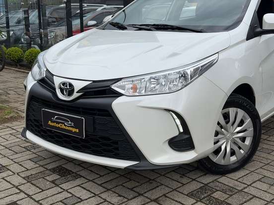TOYOTA-YARIS-2024