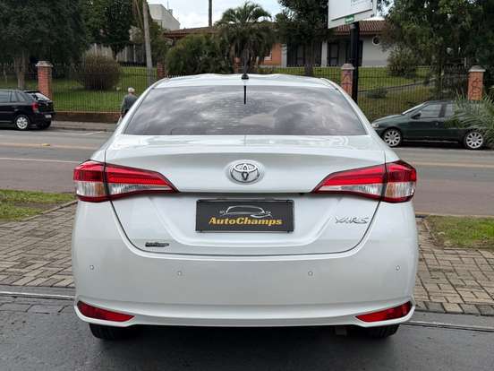 TOYOTA-YARIS-2024