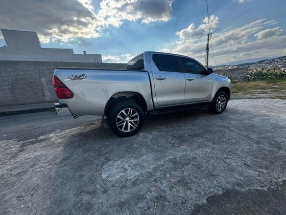 TOYOTA HILUX 2.8 SRX 4X4 CD 16V DIESEL 4P AUTOMÁTICO
