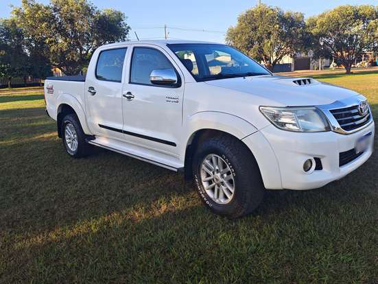 TOYOTA-HILUX-2013