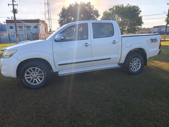 TOYOTA-HILUX-2013