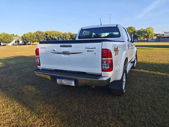 TOYOTA-HILUX-2013