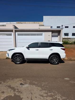 TOYOTA HILUX SW4 2.7 SRV 7 LUGARES 4X2 16V FLEX 4P AUTOMÁTICO