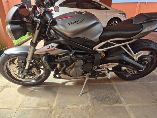 TRIUMPH-STREET TRIPLE 765 RS TRIUMPH-STREET TRIPLE 765 RS-2018