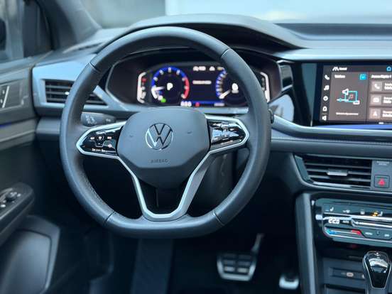 VOLKSWAGEN-TAOS-2024
