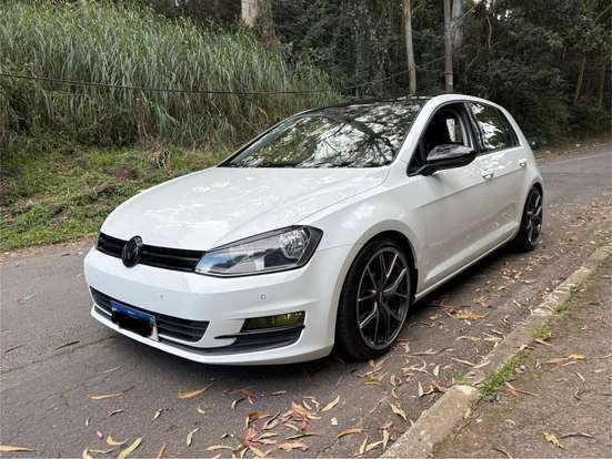 VOLKSWAGEN-GOLF-2014