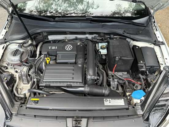 VOLKSWAGEN-GOLF-2014