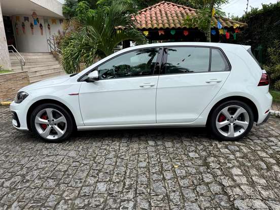 VOLKSWAGEN-GOLF-2019