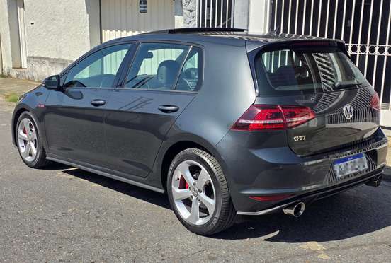 VOLKSWAGEN-GOLF-2015