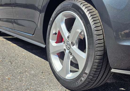 VOLKSWAGEN-GOLF-2015