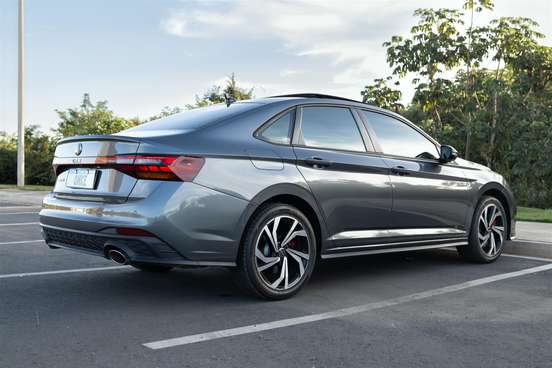 VOLKSWAGEN-JETTA-2025