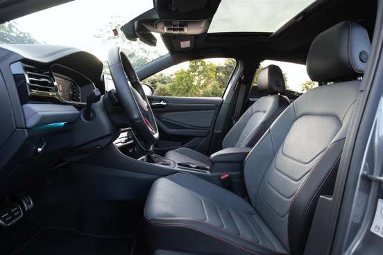 VOLKSWAGEN-JETTA-2025
