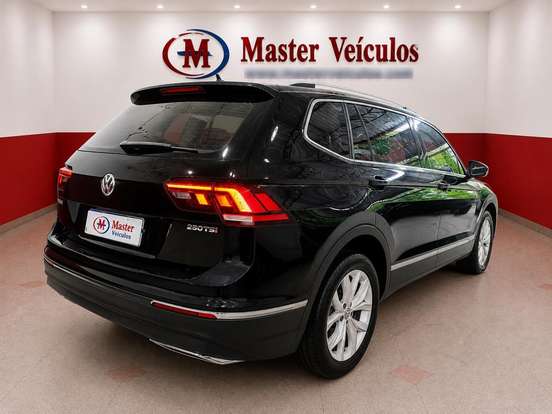 VOLKSWAGEN-TIGUAN-2018