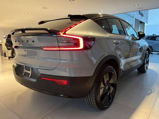 VOLVO-EC40-P8 RECHARGE TWIN ELECTRIC ULTRA BLACK EDITION AWD VOLVO-EC40-2026