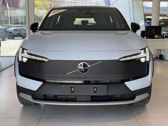 VOLVO-EX30-2026