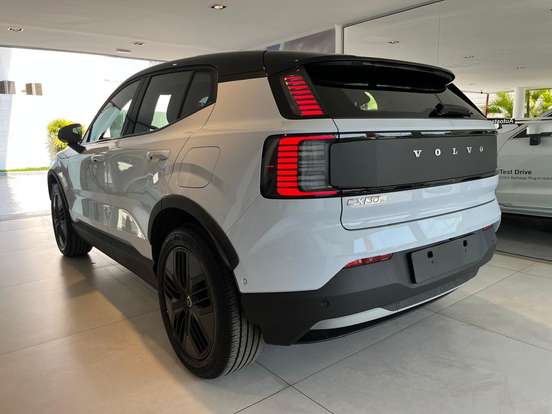 VOLVO-EX30-2026