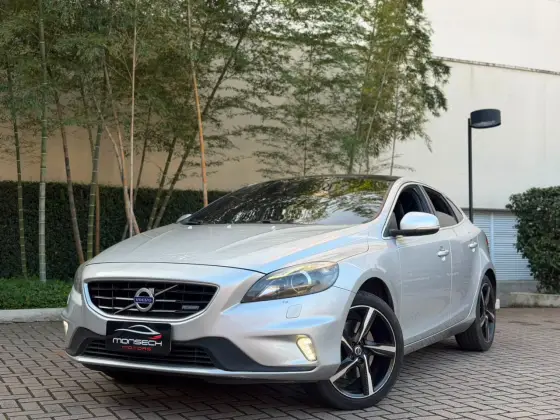 VOLVO V40 2.0 T5 R DESIGN TURBO GASOLINA 4P AUTOMÁTICO VOLVO V40 2.0 T5 R DESIGN TURBO GASOLINA 4P AUTOMÁTICO
