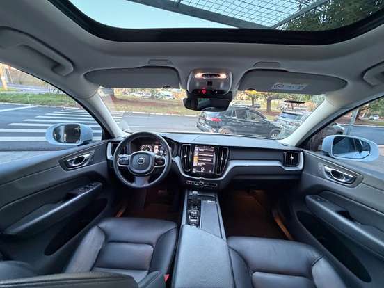 VOLVO-XC60-2020