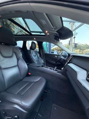 VOLVO-XC60-2020