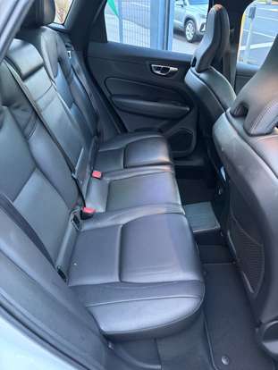 VOLVO-XC60-2020