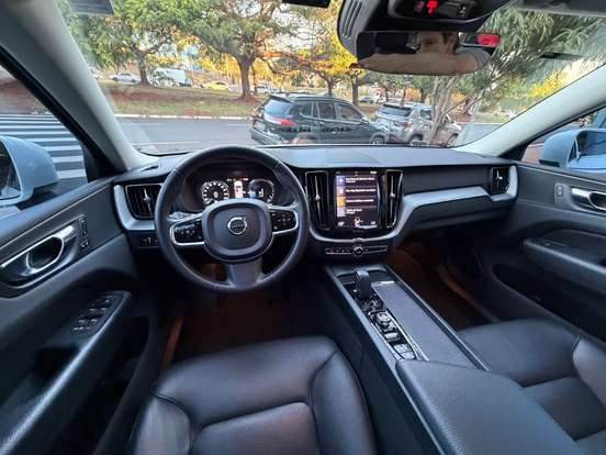 VOLVO-XC60-2020