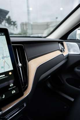 VOLVO-XC60-2025
