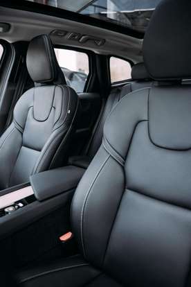 VOLVO-XC60-2025